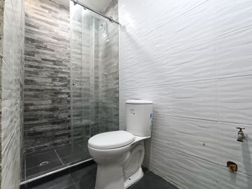 Se Vende Casa De 4 Pisos En Paseo Los Almendros, Cali- Valle Del Cauca