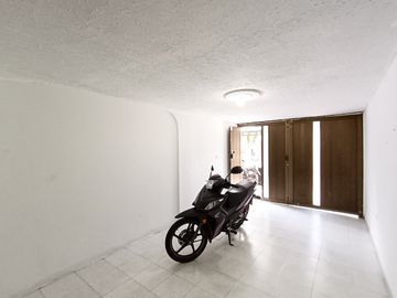 Se Vende Casa De 4 Pisos En Paseo Los Almendros, Cali- Valle Del Cauca