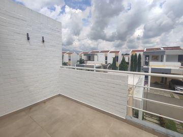 Vendo Casa De Dos Plantas Robles Del Castillo.