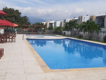 Vendo Casa De Dos Plantas Robles Del Castillo.