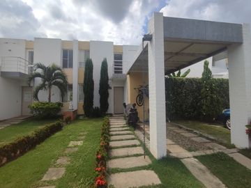 Vendo Casa De Dos Plantas Robles Del Castillo.