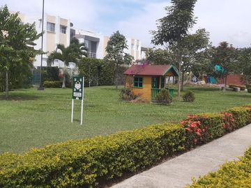 Vendo Casa De Dos Plantas Robles Del Castillo.