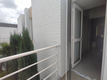 Vendo Casa De Dos Plantas Robles Del Castillo.