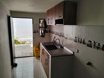 VENDO CASA BARRIO LA VICTORIA