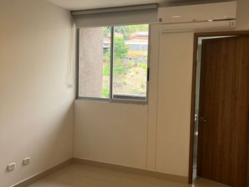 Apartamento En Venta - Zona Menga Conjunto Dko