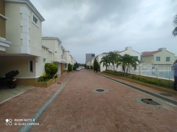 VENDO O ARRIENDO CASA CONJUNTO LA CASTELLANA REAL