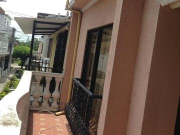 Vendo Casa Esquinera De Tres Pisos  Barrio Villa Del Prado $236.000.000