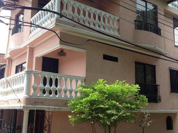 Vendo Casa Esquinera De Tres Pisos  Barrio Villa Del Prado $236.000.000