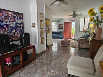Se-vende-casa-en-conjunto-residencial-3-habitaciones-más-estudio-barrio--andalucia-barranquilla