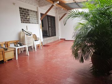 Se-vende-casa-en-conjunto-residencial-3-habitaciones-más-estudio-barrio--andalucia-barranquilla
