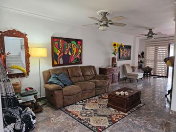 Se-vende-casa-en-conjunto-residencial-3-habitaciones-más-estudio-barrio--andalucia-barranquilla