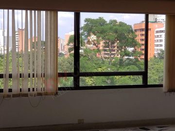Apartamento Ubicado Sobre La Avenida Colombia