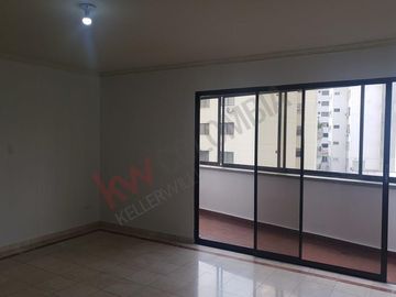 Apartamento Ubicado Sobre La Avenida Colombia