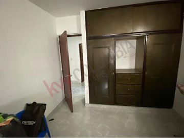 VENTA HERMOSA CASA DE DOS PLANTAS  REMODELADA SECTOR NORTE CERCA AL  CC UNICO.