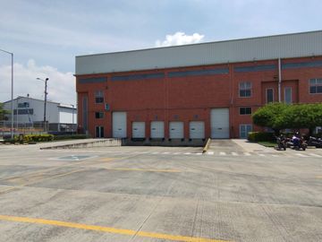 VENDO EN EXCLUSIVA BODEGA EN PARQUE INDUSTRIAL, EXCELENTE VITRINA , OFICINAS TERMINAL LOGÍSTICO  ACOPI, CON BASCULA-10021