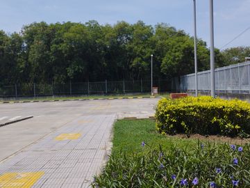 VENDO EN EXCLUSIVA BODEGA EN PARQUE INDUSTRIAL, EXCELENTE VITRINA , OFICINAS TERMINAL LOGÍSTICO  ACOPI, CON BASCULA-10021