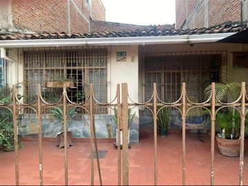 Venta Casa Peatonal Barrio Las Ceibas