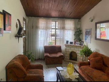 Venta Casa Peatonal Barrio Las Ceibas