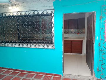 VENDO CASA CON APTO, LA VICTORIA - BARRANQUILLA