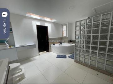 Venta Hermosa Casa En Pance