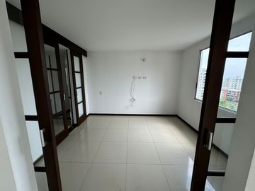 Apartamento En Venta La Flora 10 Piso Excelente Vista