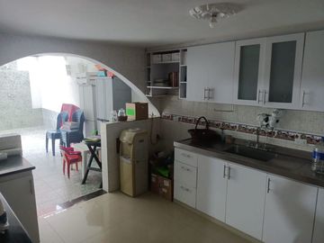 VENDEMOS CASA UNIFAMILIAR  EN EL BARRIO SANTA  ANITA