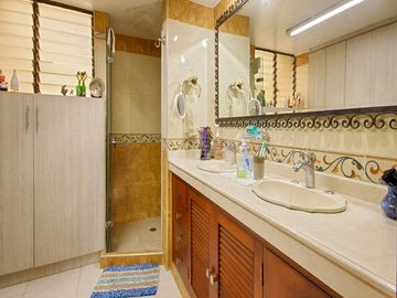 Cali, San Fernando. Vendo Casa Edificio Con 6 Apartamentos