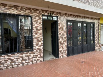 Vendo Casa Bifamiliar En El Barrio Aguablanca, Cali - Valle Del Cauca