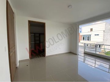 Vendo Casa Esquinera Moderna Para Estrenar De Tres Pisos, Condominio Senderos De Las Mercedes Jamundi