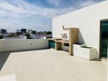Casa en  venta de 5 recamaras en Lomas de Angelopolis I, Puebla.
