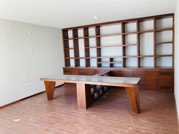 Casa en  venta de 5 recamaras en Lomas de Angelopolis I, Puebla.
