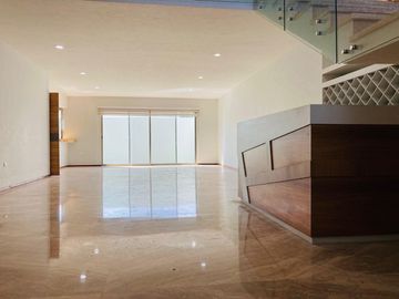 Casa en  venta de 5 recamaras en Lomas de Angelopolis I, Puebla.