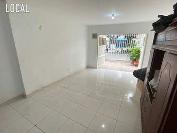 Casa En Venta Multifamiliar De 3 Pisos Con Local Y 4 Apartamentos Grandes Barrio La Independencia Remodelada