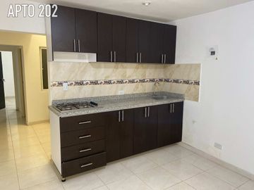 Casa En Venta Multifamiliar De 3 Pisos Con Local Y 4 Apartamentos Grandes Barrio La Independencia Remodelada