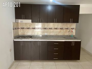 Casa En Venta Multifamiliar De 3 Pisos Con Local Y 4 Apartamentos Grandes Barrio La Independencia Remodelada