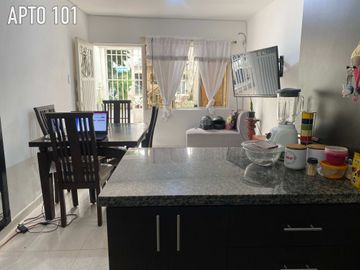 Casa En Venta Multifamiliar De 3 Pisos Con Local Y 4 Apartamentos Grandes Barrio La Independencia Remodelada