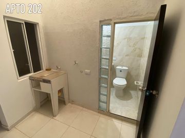 Casa En Venta Multifamiliar De 3 Pisos Con Local Y 4 Apartamentos Grandes Barrio La Independencia Remodelada
