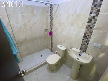 Casa En Venta Multifamiliar De 3 Pisos Con Local Y 4 Apartamentos Grandes Barrio La Independencia Remodelada