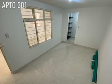 Casa En Venta Multifamiliar De 3 Pisos Con Local Y 4 Apartamentos Grandes Barrio La Independencia Remodelada