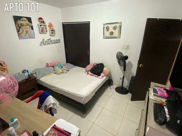 Casa En Venta Multifamiliar De 3 Pisos Con Local Y 4 Apartamentos Grandes Barrio La Independencia Remodelada