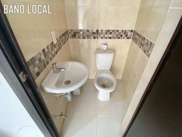 Casa En Venta Multifamiliar De 3 Pisos Con Local Y 4 Apartamentos Grandes Barrio La Independencia Remodelada