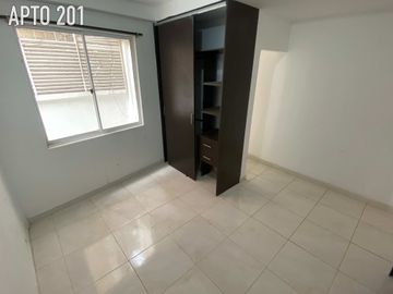Casa En Venta Multifamiliar De 3 Pisos Con Local Y 4 Apartamentos Grandes Barrio La Independencia Remodelada