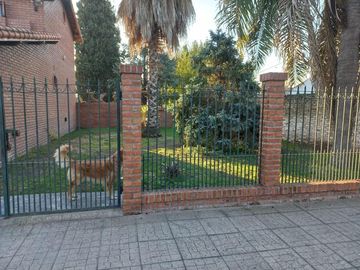Casa en venta - 4 Dormitorios 3 Baños - Cochera - 1600Mts2 - Luis Guillón, Esteban Echeverría
