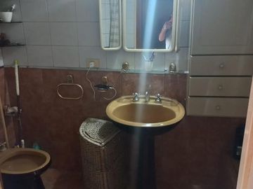 Casa en venta - 4 Dormitorios 3 Baños - Cochera - 1600Mts2 - Luis Guillón, Esteban Echeverría