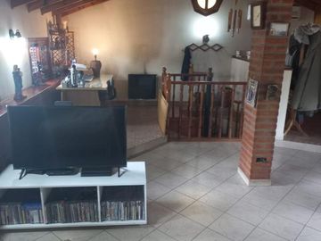 Casa en venta - 4 Dormitorios 3 Baños - Cochera - 1600Mts2 - Luis Guillón, Esteban Echeverría