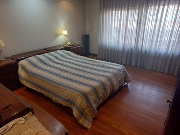 Casa en venta - 4 Dormitorios 3 Baños - Cochera - 1600Mts2 - Luis Guillón, Esteban Echeverría