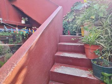 Venta de Casa 5 ambientes con cochera, ideal 2 flias en Wilde (31702)