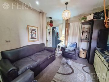 Venta de Casa 5 ambientes con cochera, ideal 2 flias en Wilde (31702)