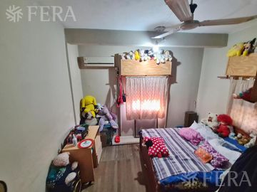 Venta de Casa 5 ambientes con cochera, ideal 2 flias en Wilde (31702)