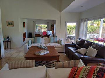 Casa en Venta 4 ambientes con dependencia - Abril Club De Campo